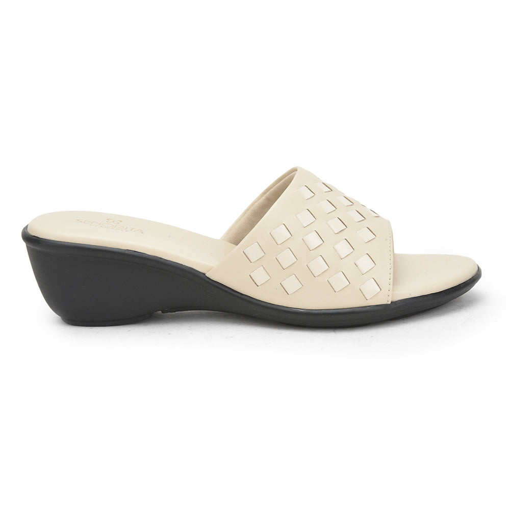 Senorita Ethnic Sandal For Ladies (Cream) MDL-81 By Liberty