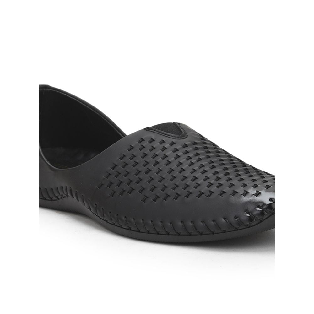 Fortune (Black) Casual Mojari Shoes For Men Avn-4 By Liberty