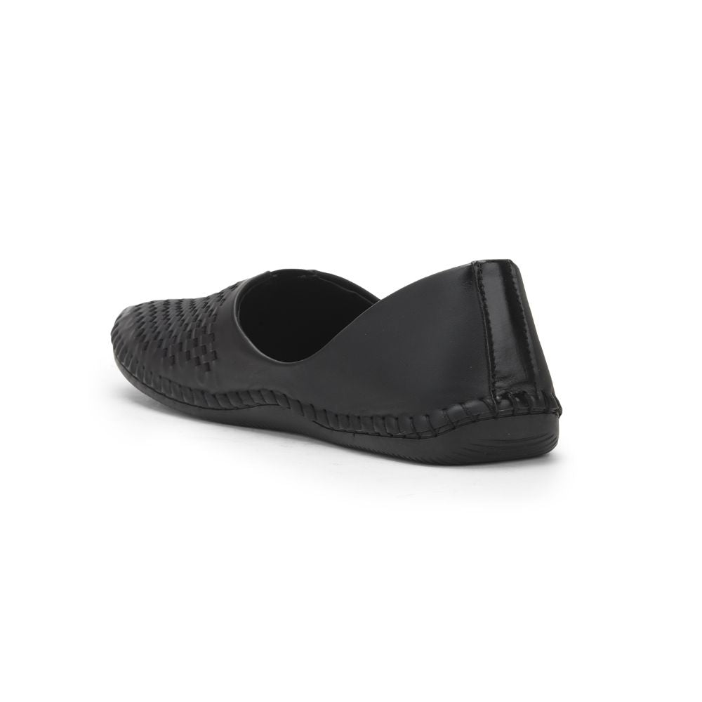 Fortune (Black) Casual Mojari Shoes For Men Avn-4 By Liberty